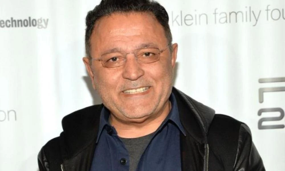 Elie Tahari: Πώς ο άστεγος που έπλενε αμάξια για 50 σεντς την ώρα έγινε από τους μεγαλύτερους σχεδιαστές μόδας
